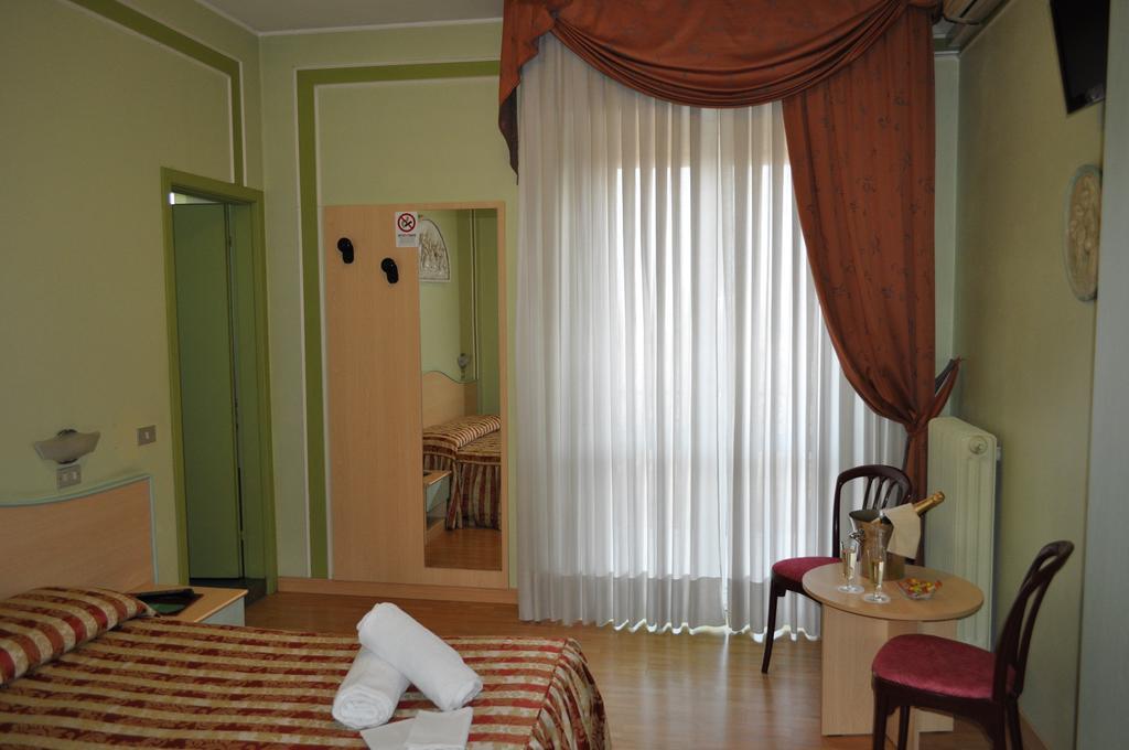 Hotel Alsazia Sirmione Cameră foto